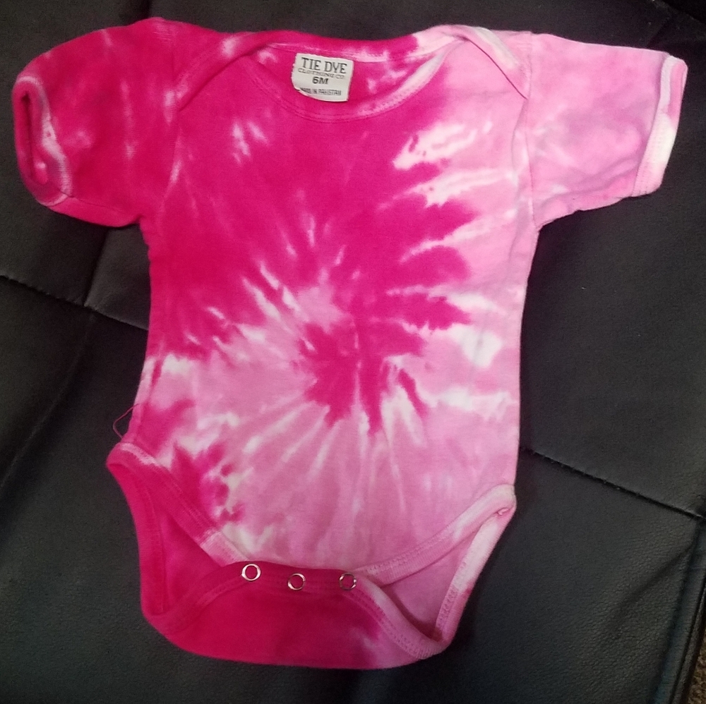 🟢 3/$12  6M Pink Tie-Dye Onesie One Piece